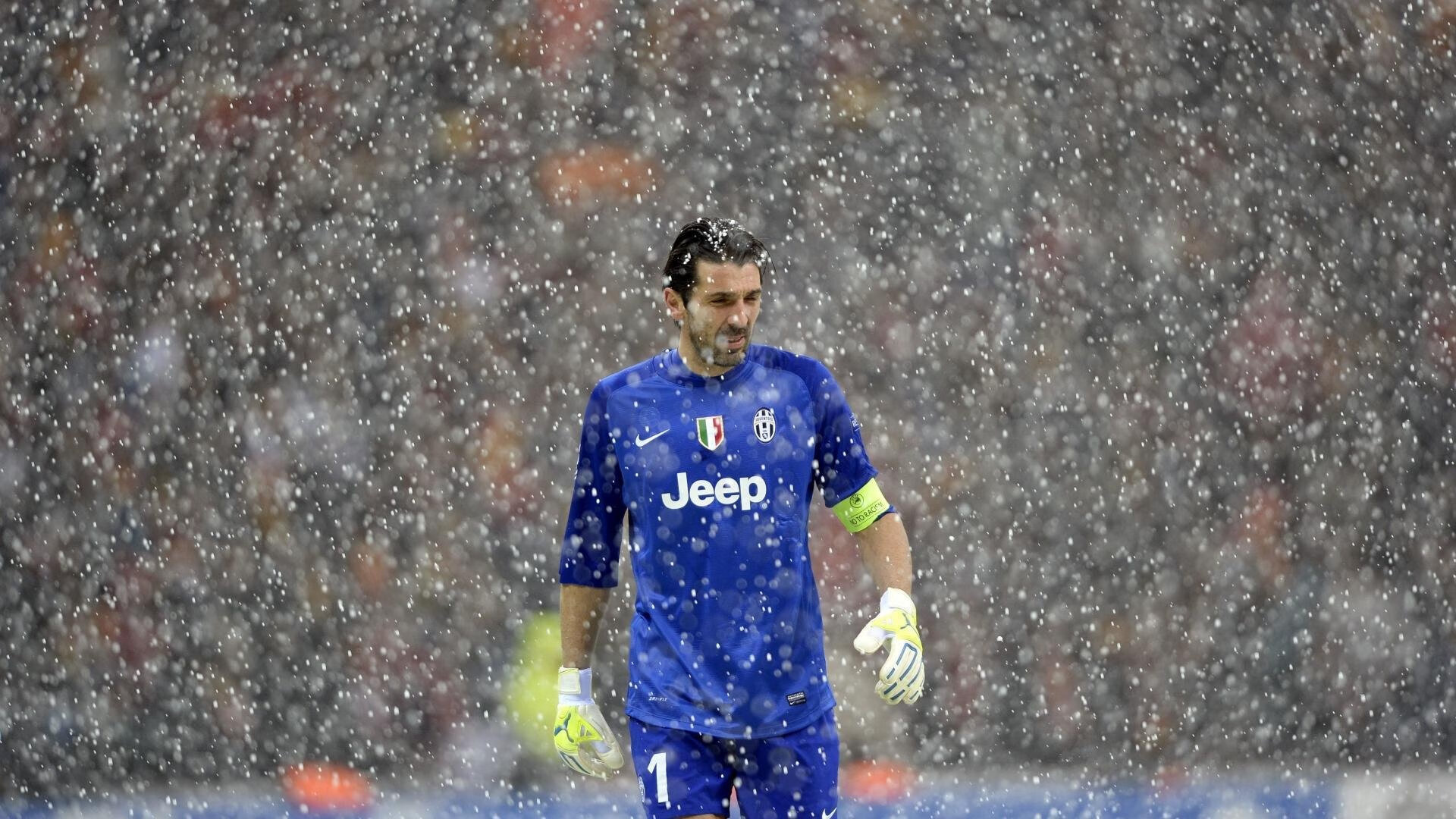 爱游戏综合娱乐-战术大师的指导：欧冠教练的“魔法”秘诀，欧冠战术分析